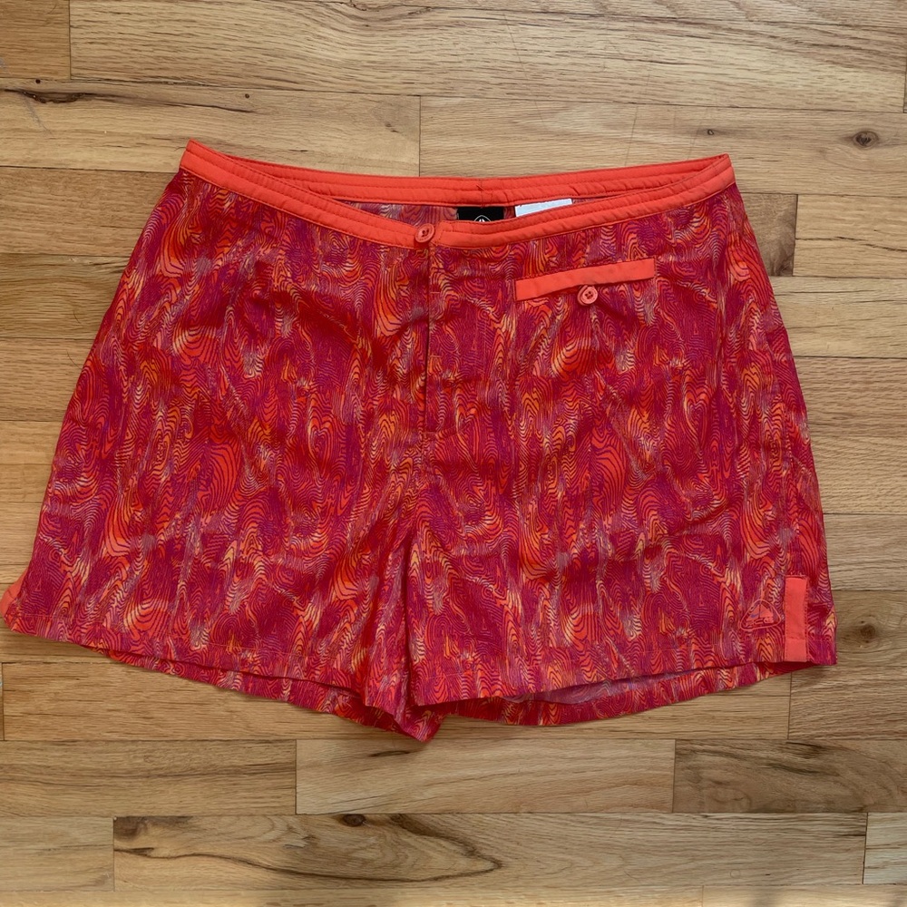 Vintage Nike Women's Coral Red Patterned Athletic Shorts